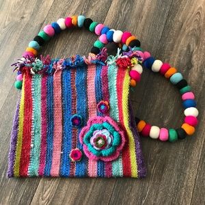 100% wool shoulder bag. Unique design